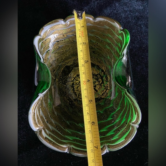 Murano Glass Green Cased Pinch Bowl w/ White & Gold Aventurine Speckle Interior - Picture 9 of 11